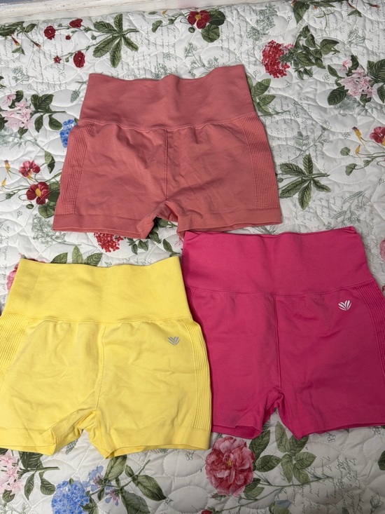 Spring Gym BUNDLE of 9🌸🎀 shorts & sports bras forever 21 - Picture 8 of 12